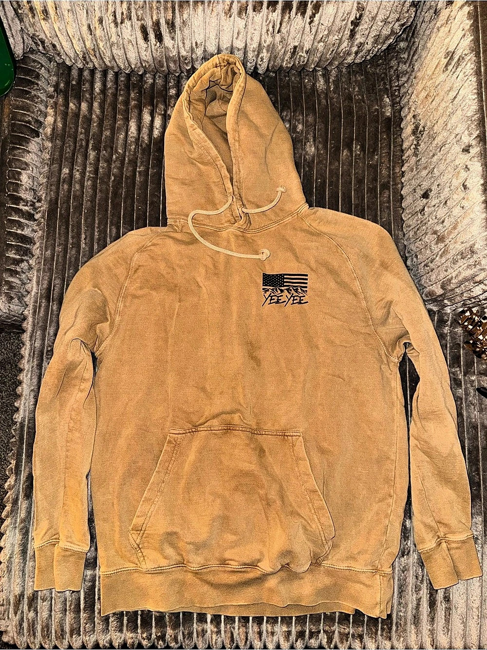 Yee Yee Graphic Pullover Hoodie size large